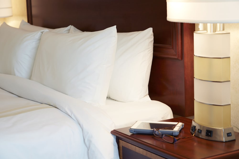 Club Room, 1 King Bed (Hearing Accessible) - Photo 2