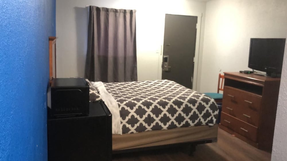 Room, 1 Queen Bed photo 1