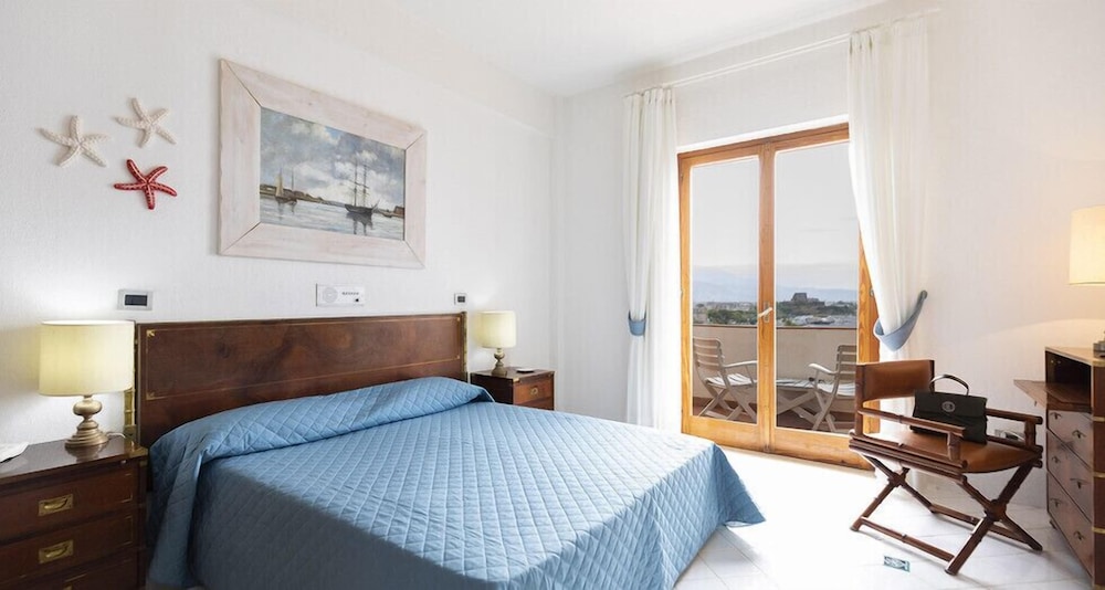 Superior Room, Balcony, Sea View - Photo 8