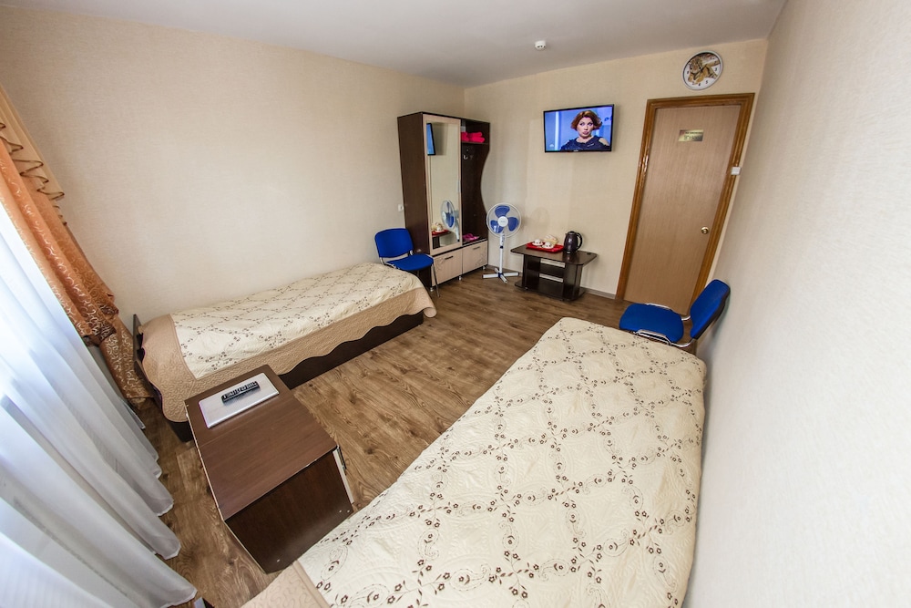 Standard Twin Room, Shared Bathroom photo 1