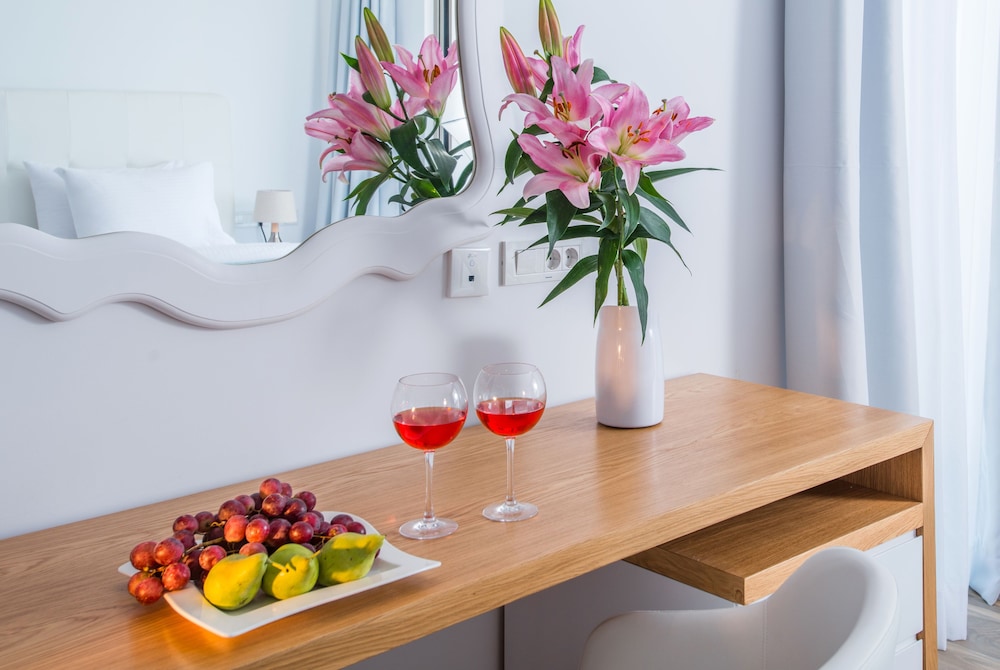 Junior Suite, 2 Twin Beds, Private Pool, Sea View photo 2