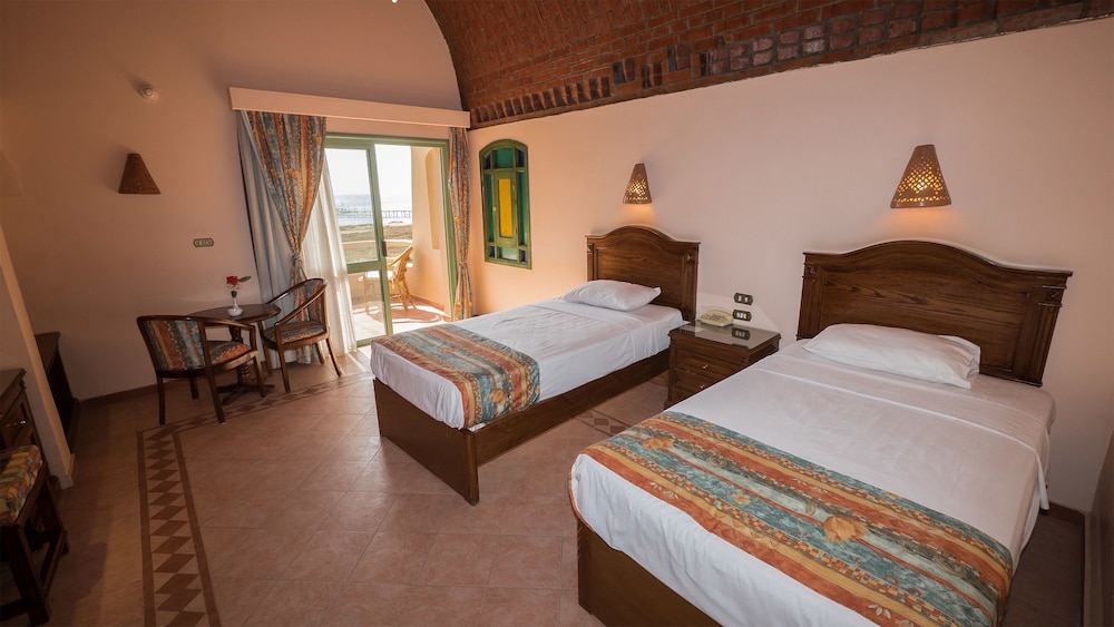 Standard Room thumbnail 6