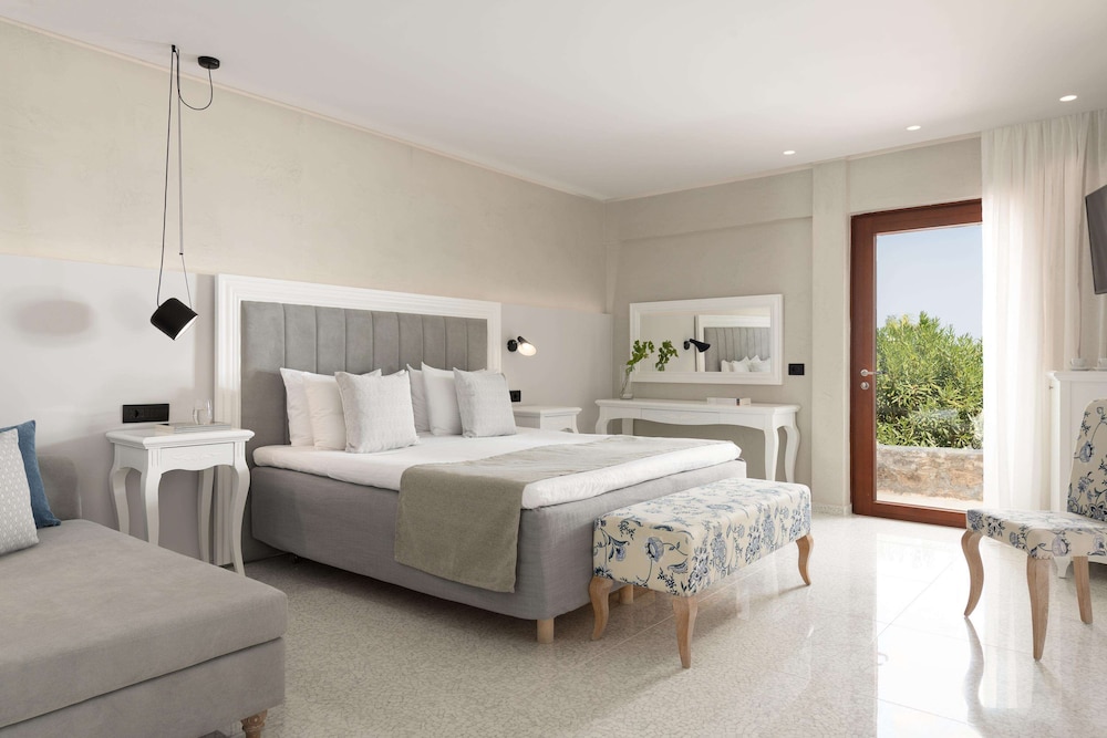 Deluxe Bungalow, Sea View thumbnail 6