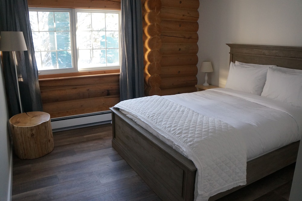 Standard Room, 1 Queen Bed photo 3