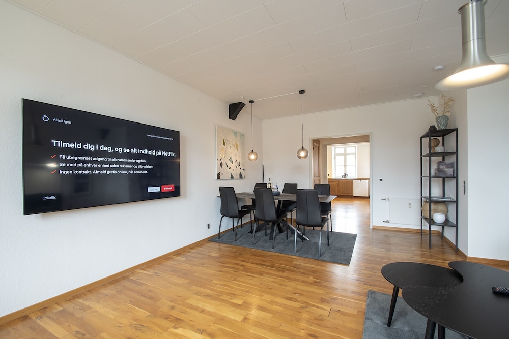 Business Penthouse, 2 Double Beds, City View photo 2