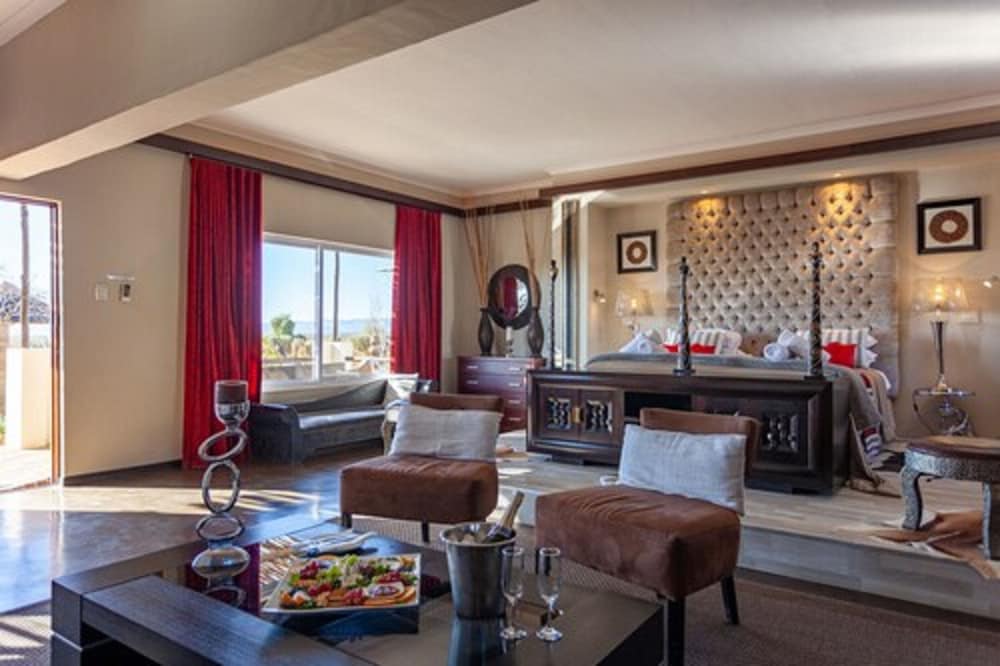 Ambassador Suite (1) - Photo 2