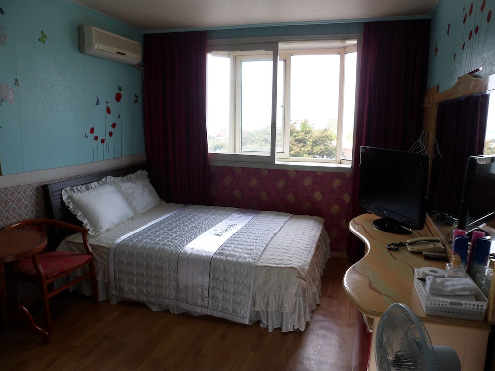 Basic Double Room photo 2