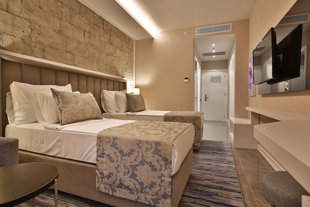 Standard Twin Room - Photo 4