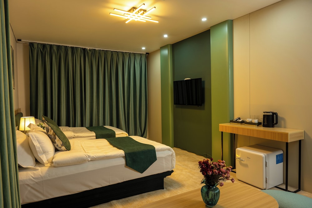 Standard Twin Room photo 2