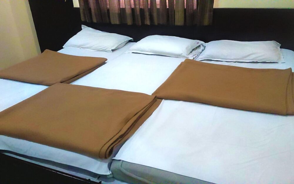 Basic Triple Room, Multiple Beds, City View photo 3