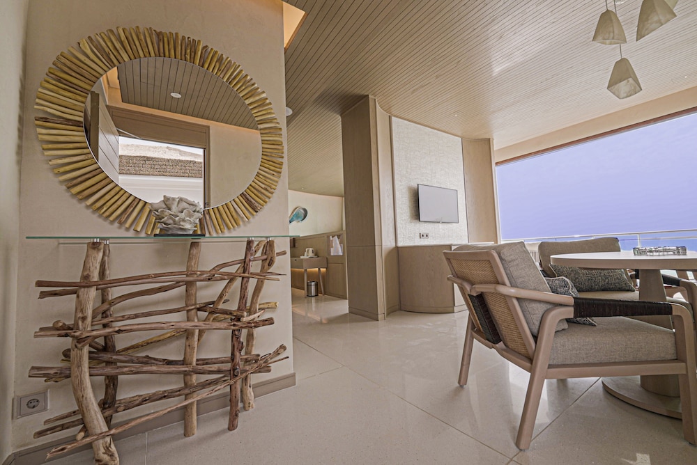 Water Bungalow Suite - Photo 12
