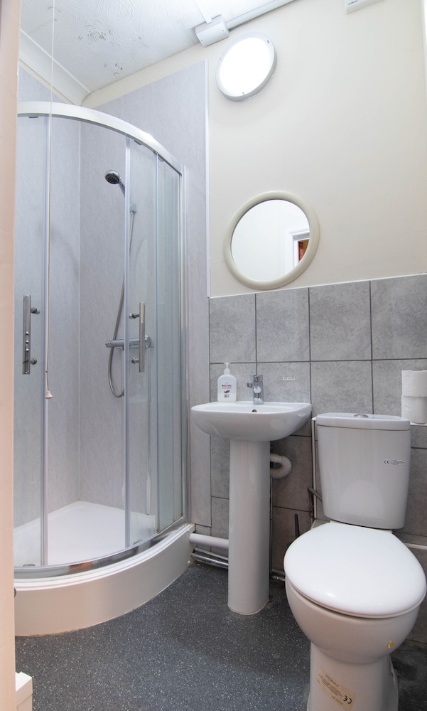 Standard Double Room, Private Bathroom - Photo 4