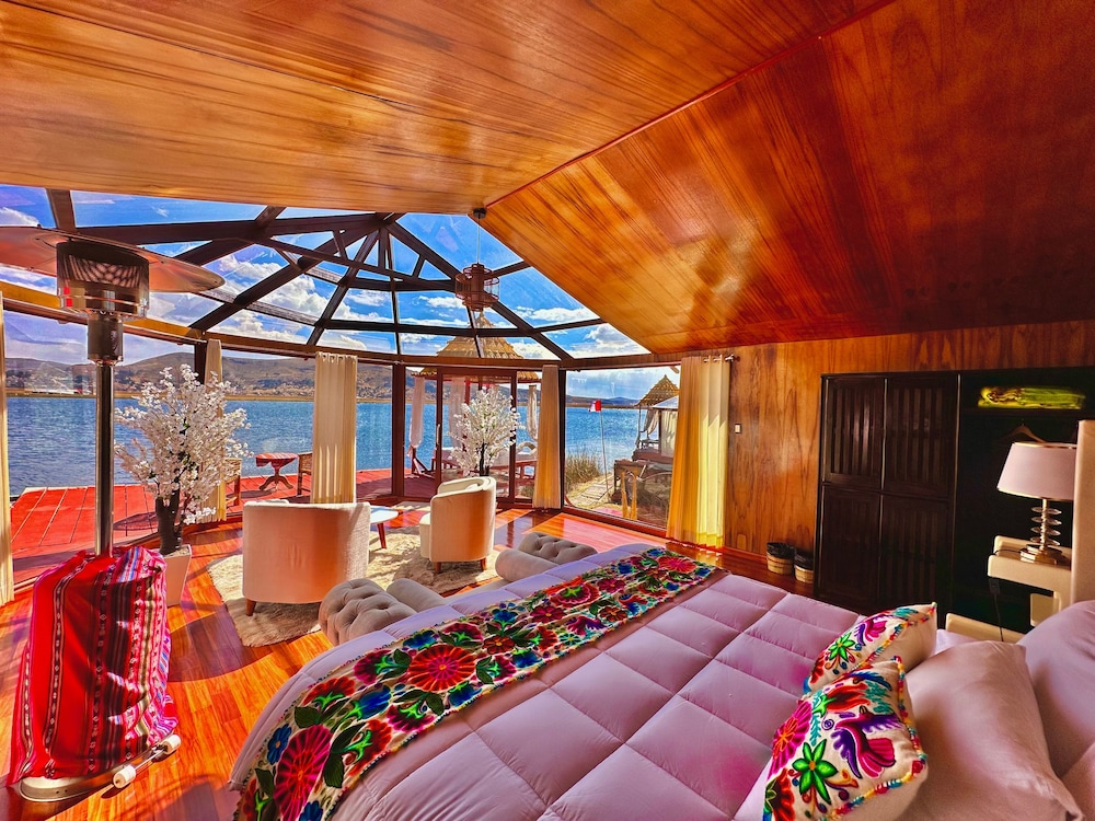 Luxury Room, 1 King Bed, Lake View photo 1