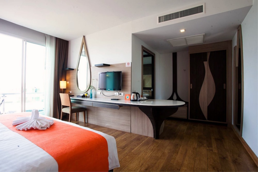 Deluxe Room - Photo 5