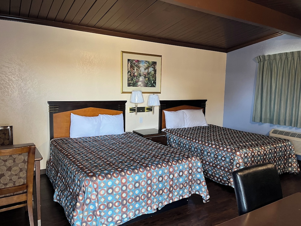 Standard Room, 2 Queen Beds, Non Smoking photo 1