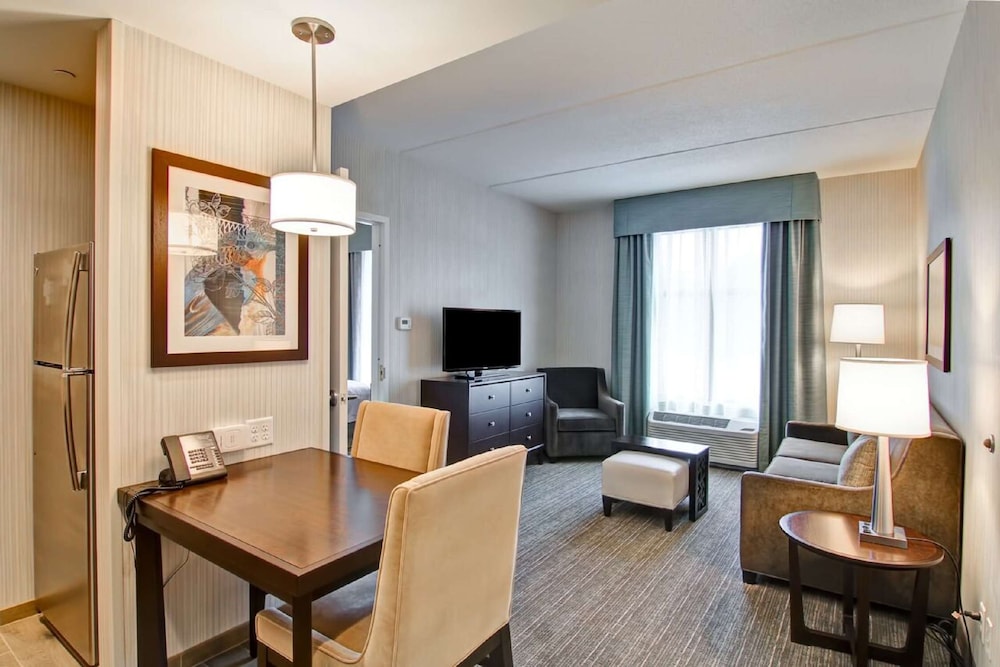 Suite, 2 Queen Beds, Accessible, Bathtub