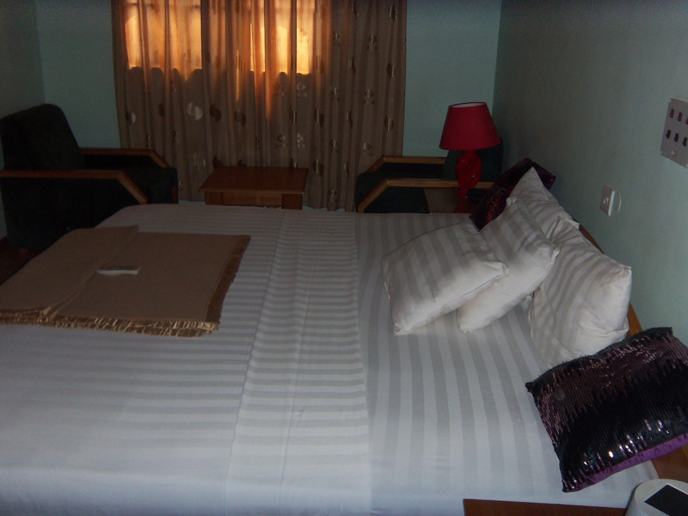 Executive Chalet, 1 King Bed, Pool View photo 2