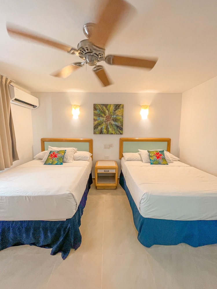 Standard Twin Room, 2 Double Beds, Balcony, Courtyard View photo 3