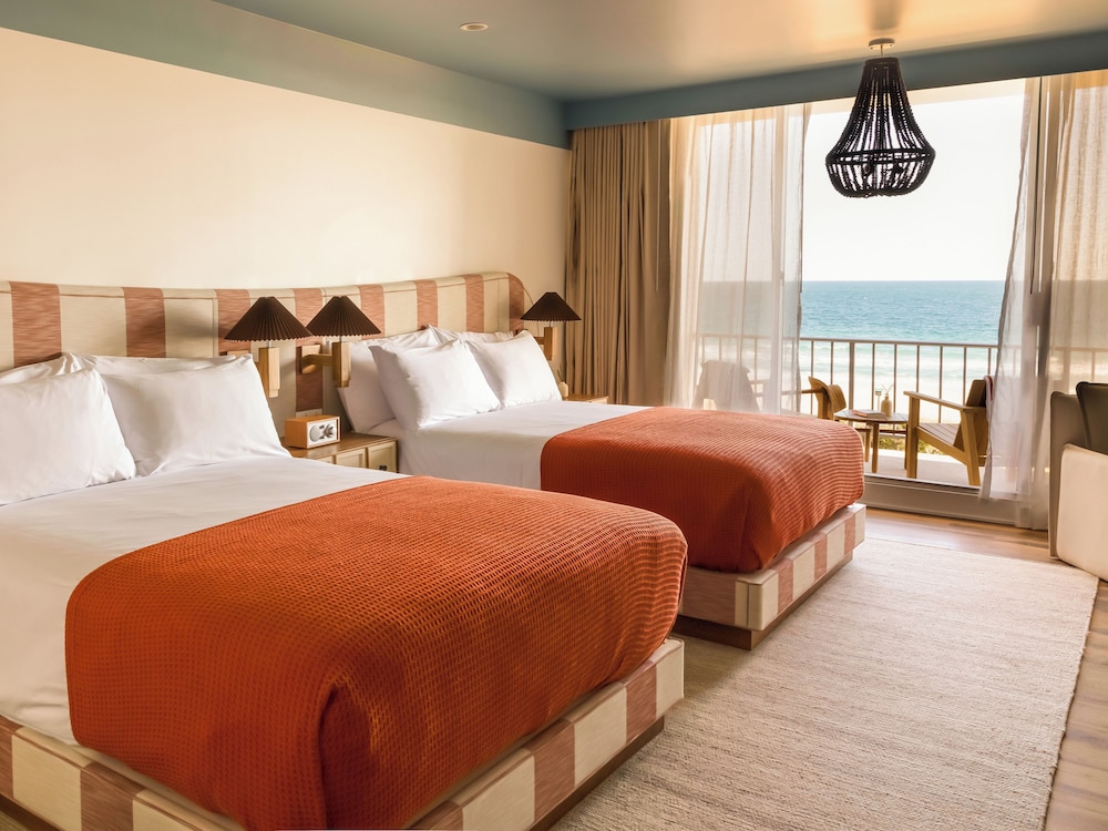 Oceanfront Double Queen with Balcony - Photo 1