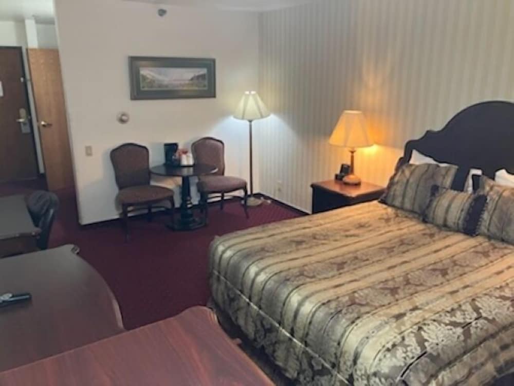 Deluxe Room, 1 Queen Bed (Accessible) photo 1