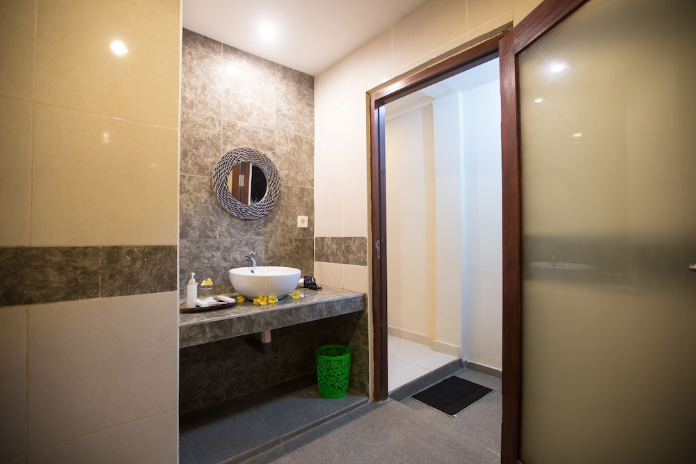 Deluxe Room, Pool View - Photo 6