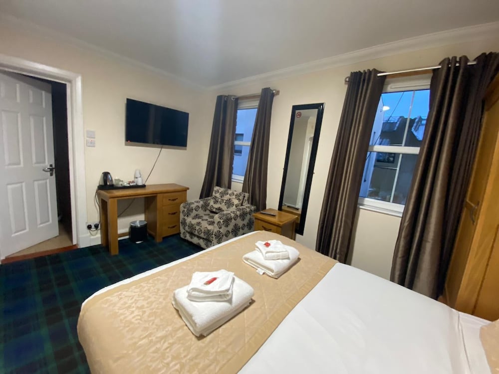 Standard Double Room, Ensuite photo 3