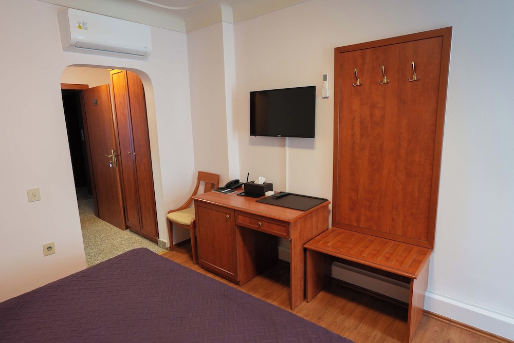 Basic Triple Room photo 2