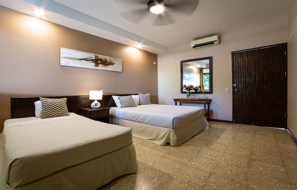 Quadruple Premium Room photo 2