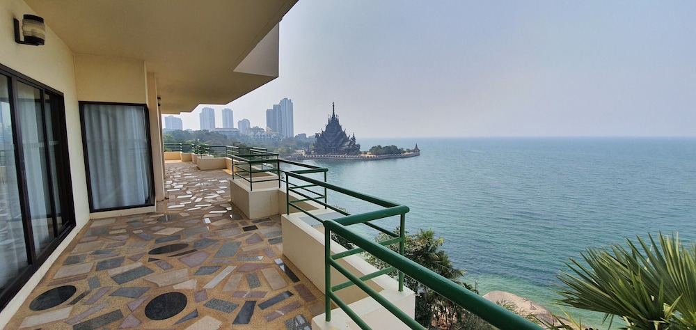 Royal Suite, 2 Bedrooms, Sea View thumbnail 5