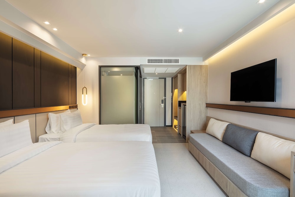 Superior Room, 2 Twin Beds, Non Smoking, Microwave photo 3