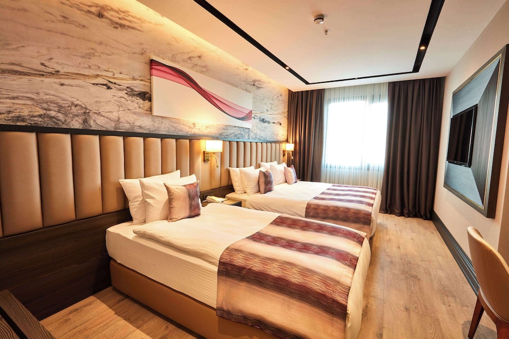 Standard Room (1 French Bed, 1 Extra Bed)
