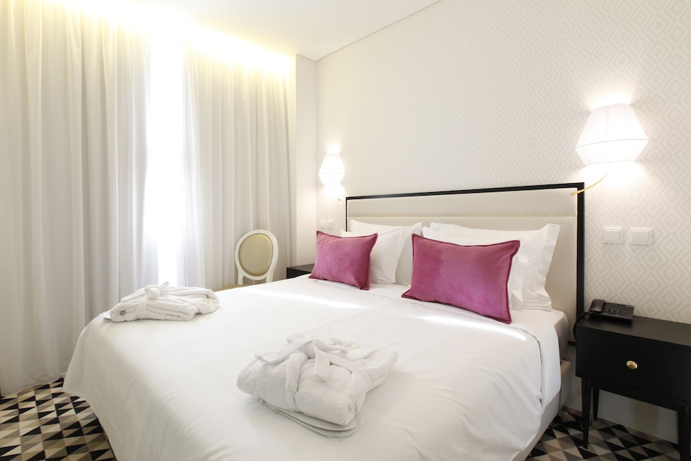 Double or Twin Room, Balcony (Street View) thumbnail 5
