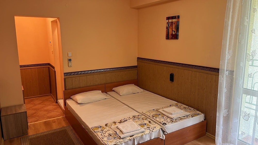 Basic Double or Twin Room photo 1