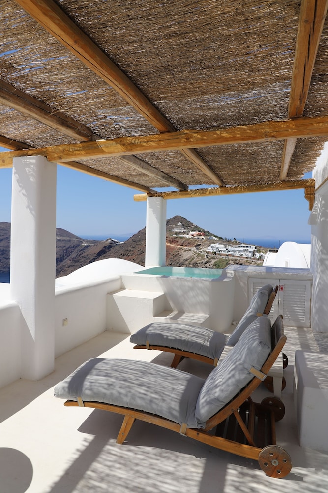 Rocabella Suite Caldera View with Outdoor Mini Plunge Pool for 6 Guests - Photo 10
