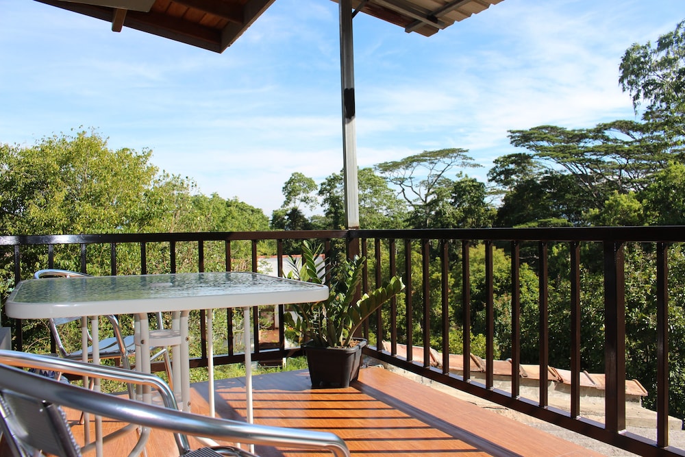 Luxury Double Room, 1 Queen Bed, Balcony, Mountain View photo 2