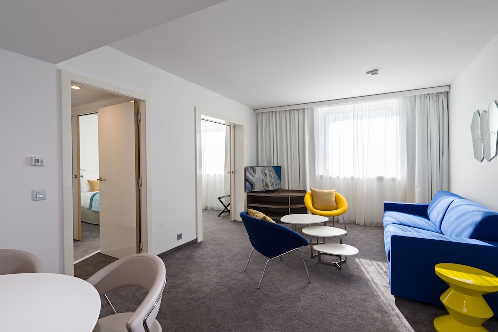 Executive Suite, Multiple Beds, Sea View thumbnail 5
