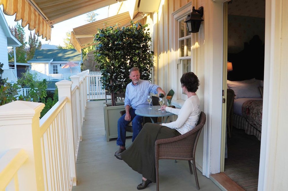 Upper Garden Room photo 2