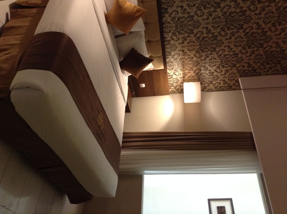 Superior Room, 1 King Bed photo 2