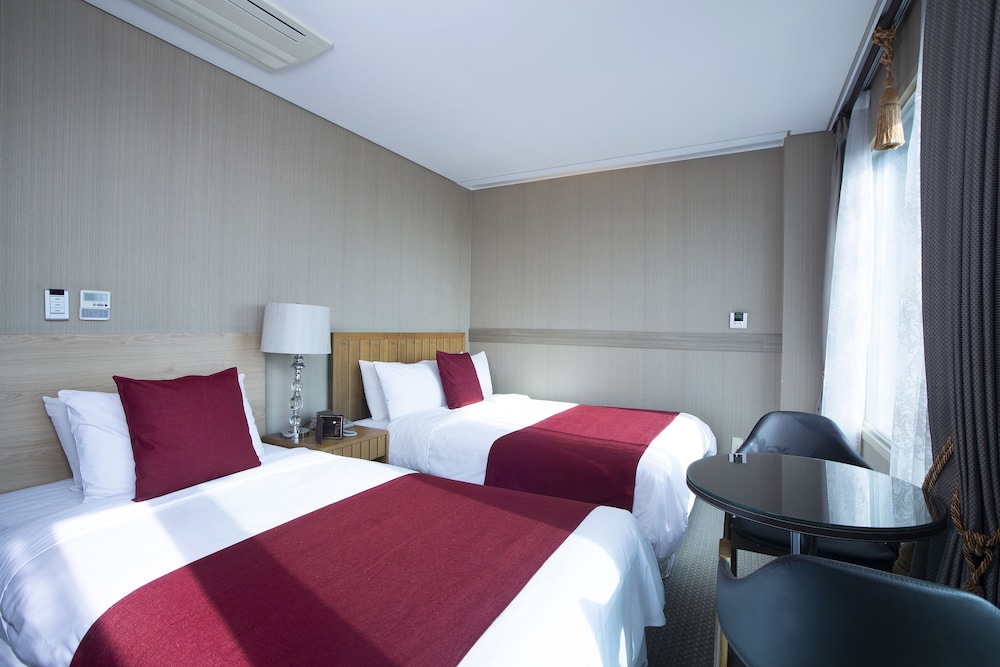 Deluxe Double Room, Partial Lake View photo 2