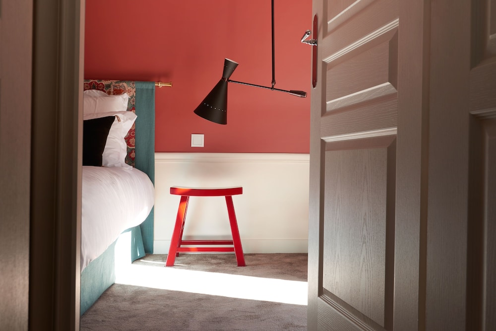 Double Room (Erik Satie) photo 1