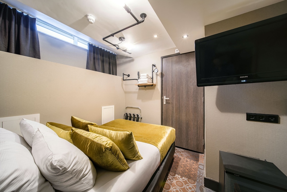Economy Double Room, 1 Large Twin Bed photo 3