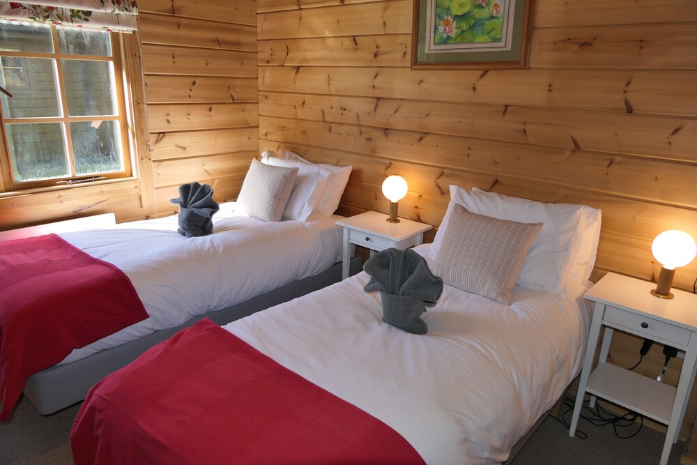 Cabin, 2 Bedrooms (Bullrush) photo 1