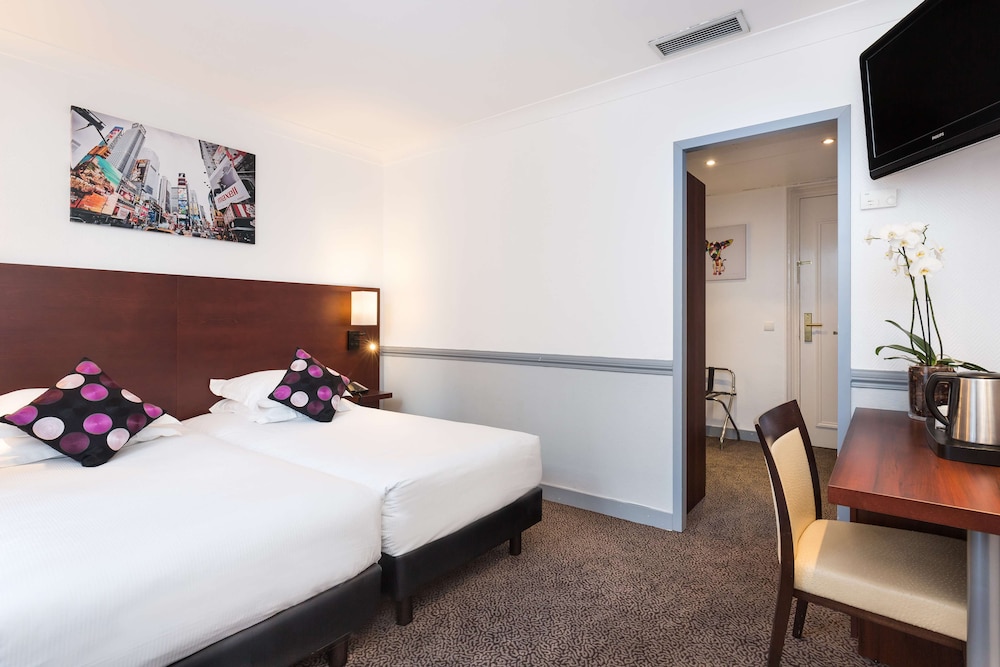 Superior Room, 1 King Bed, Non Smoking, Balcony (Twin bed on request) - Photo 6