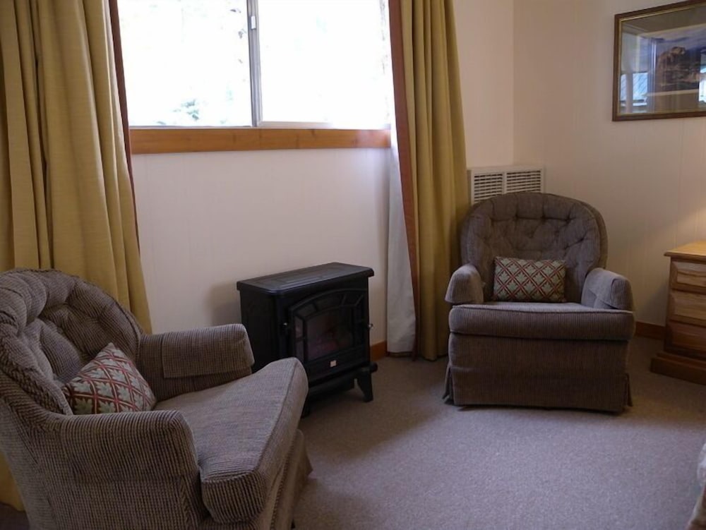 Standard Double Room, Private Bathroom (Room 9 - No Pets Allowed) photo 1