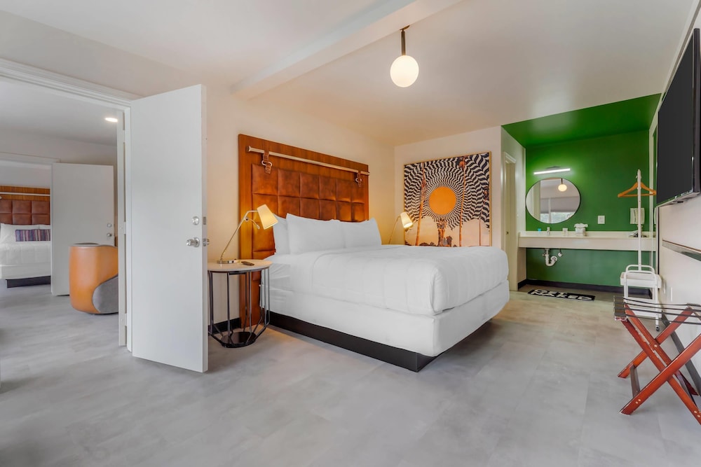Suite, 1 King Bed, Non Smoking (Upgrade)