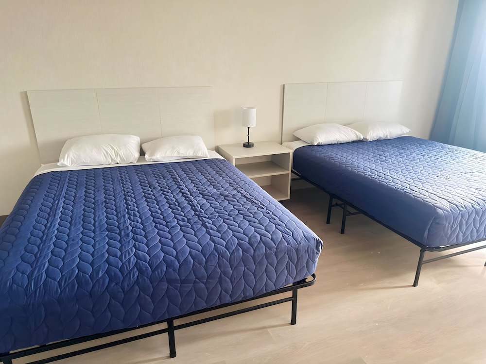 Deluxe Studio, 2 Double Beds photo 3