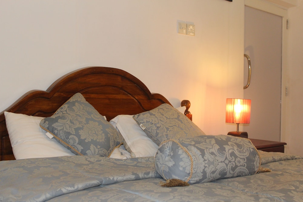 Deluxe Room, 1 Queen Bed, Kitchenette, Pool View photo 2