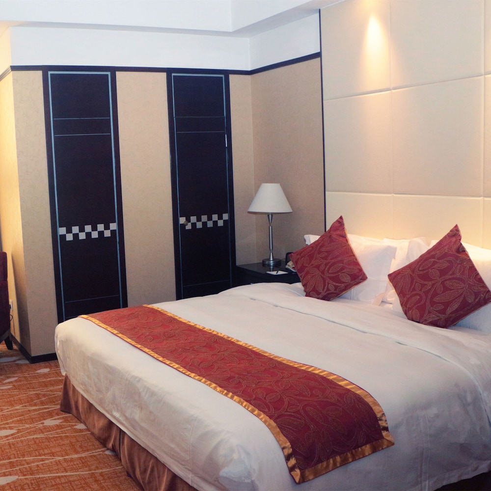 Superior Room, 1 King Bed, Smoking, City View - Photo 2