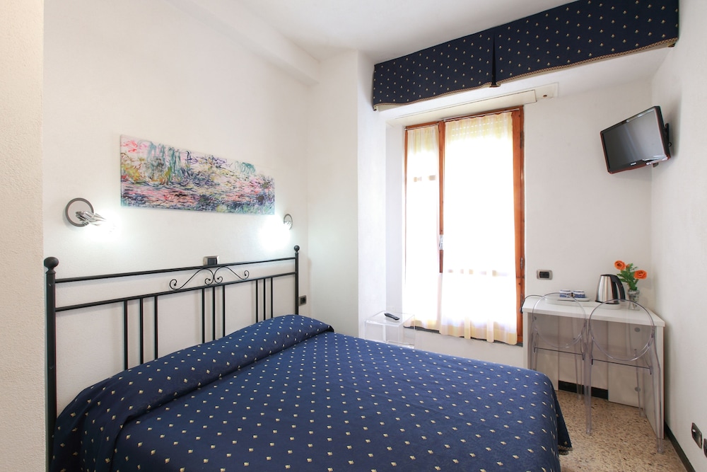 Basic Double Room, 1 Queen Bed photo 2
