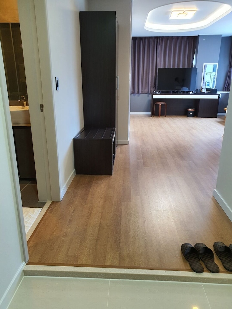 Premium Suite - Photo 5